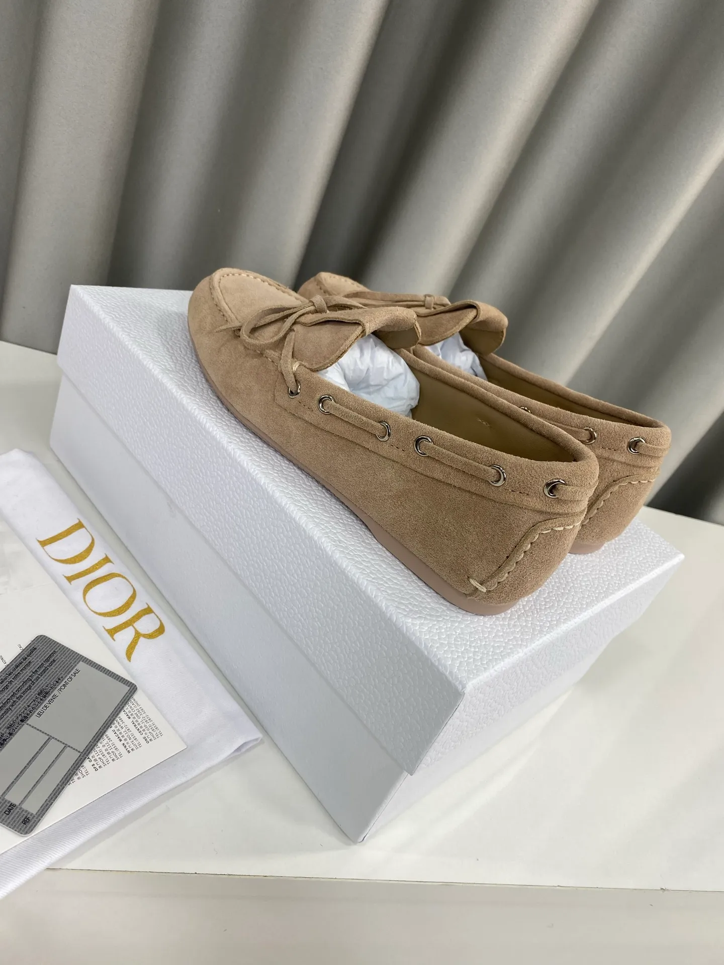 👟👟Ex-factory price 480👟👟 "Exclusive top version" DIOR Dior~25vs spring and summer popular casual flat loafer series... A shoe that does not clash with shirts, simple partition design, a spring must-have, can be worn with any pants or skirt, very comfortable and good-looking on the feet... ❶Fabric: original customized cow suede ❷Inner lining: original customized sheepskin ❸Foot pads: sheepskin ❹Outsole: Original molded wear-resistant rubber ❺Number of codes: 35-39 (40 customizations are not returnable) ❻Packaging: Original full set of packaging ☀Color: 5 colors available simultaneously on the official website